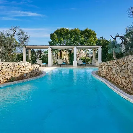 Tia Pool Studio *